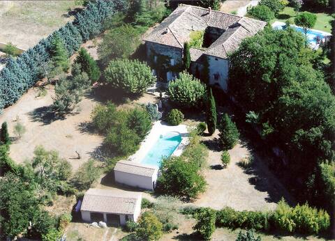 20 lits/550m/10 ch. jacuzzi
vastes SPA/ piscine