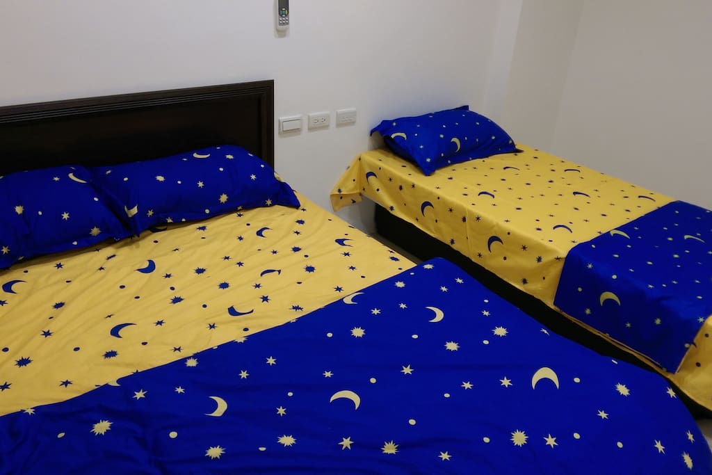 1 雙人床+1單人床
one double bed and one single bed