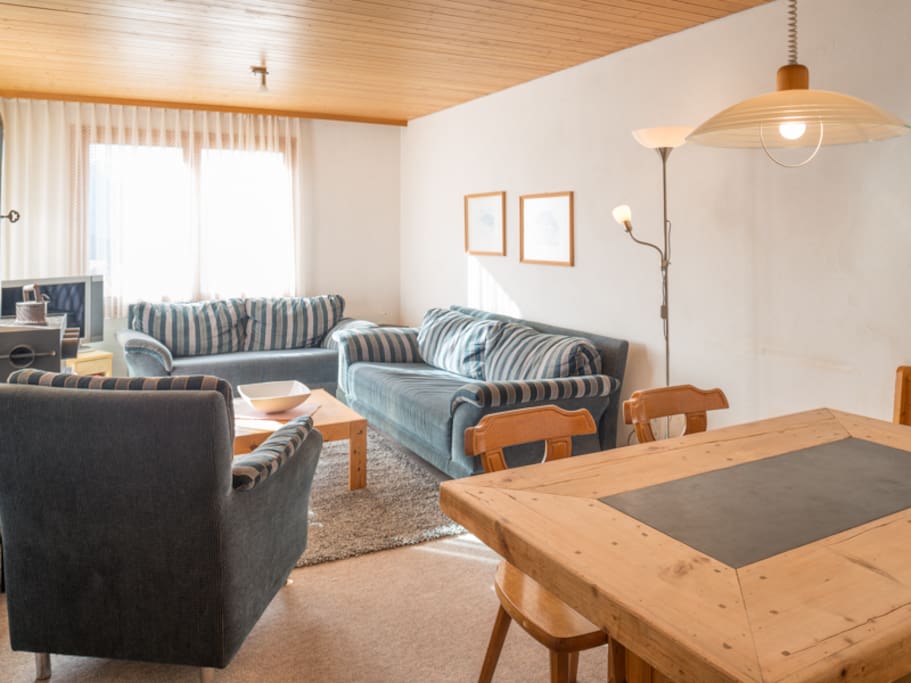 Wohnzimmer mit Essbereich