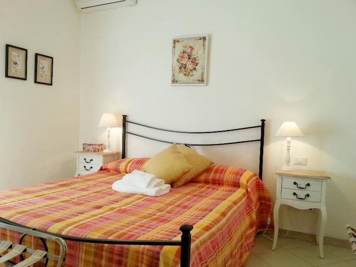 Спалня 1 двойно легло.
Двойна спалня