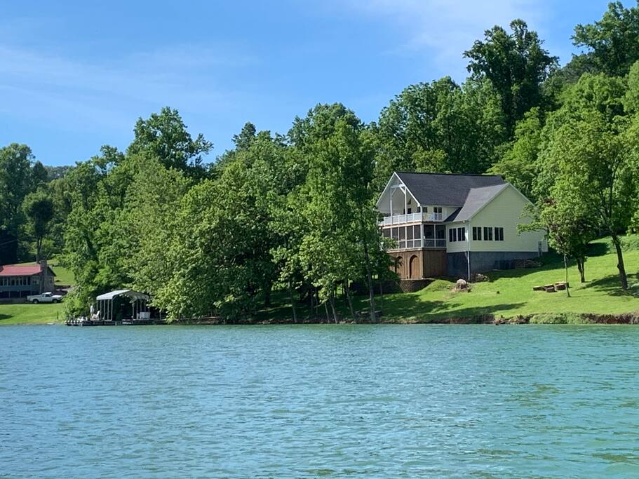 Cherokee Lake getaway, beautiful home, great views Houses for Rent in