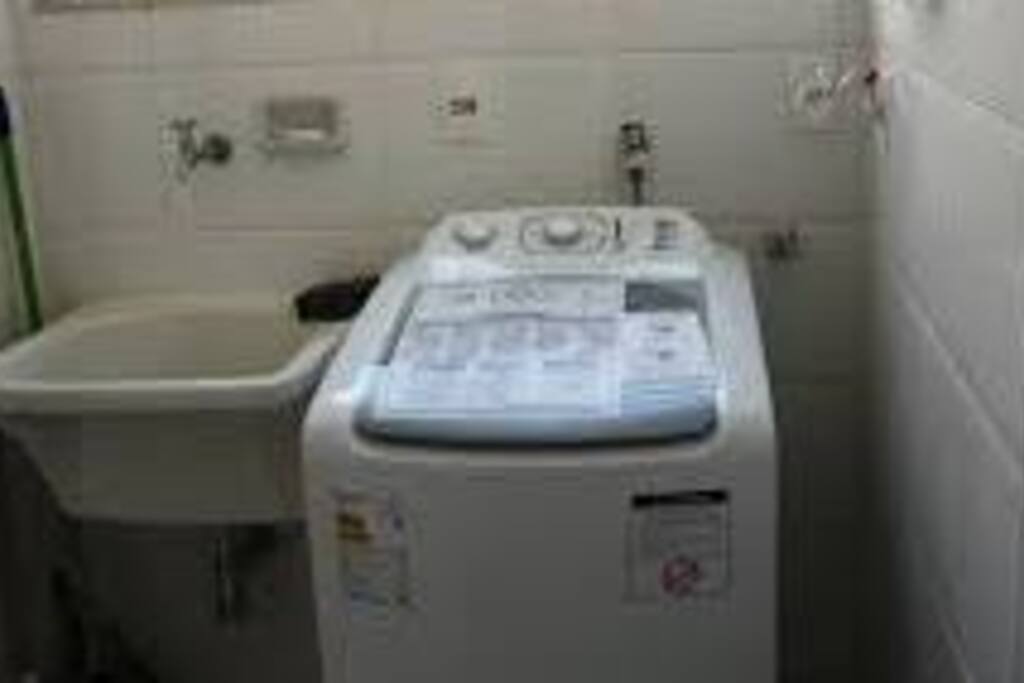 Pode usar a maquina de lavar.
You can use the washing machine.
Puede utilizar la lavadora.