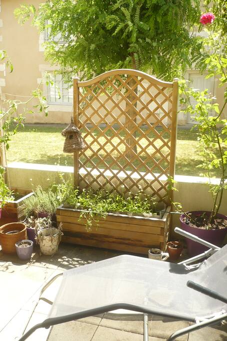 Terrasse privative avec vue sur jardin intérieur