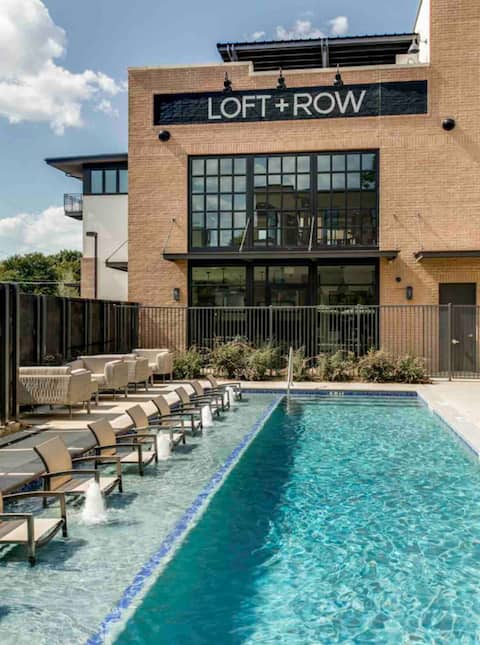 Top performing Airbnb: Uptown Dallas Loft with a Downtown View in Belmont Park
