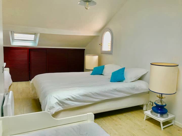 Dhoma e kapitenit (lart)