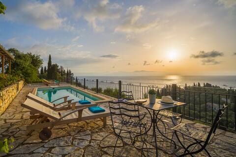 Villa Stelios in Loggos with a great view