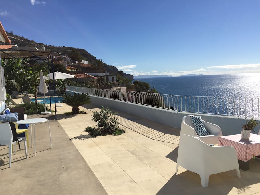 Access to the pool ( you share it only with the Beach House)