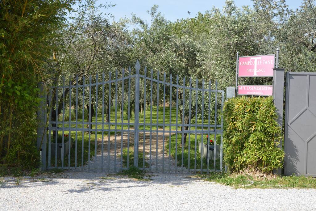 Ingresso al parco e alle case
