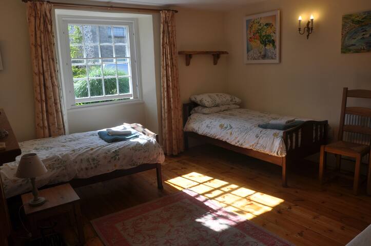 The Old Farmhouse W Lulworth Twin Cottages For Rent In West