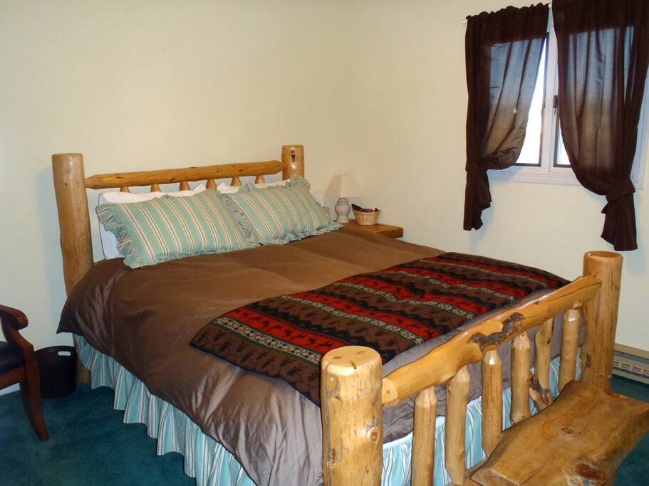 Queen room