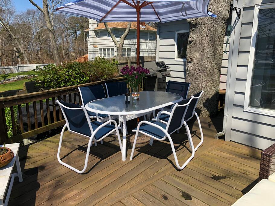 Outdoor dining with BBQ