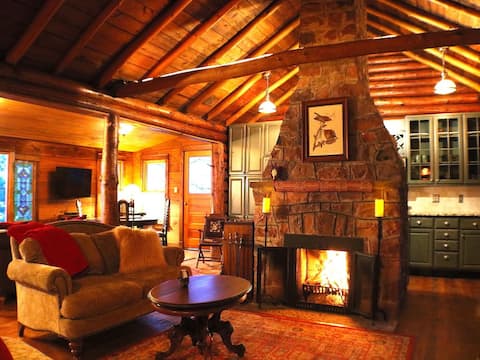 Little Fox Hollow: Charming Cabins, Deck Boat Incl