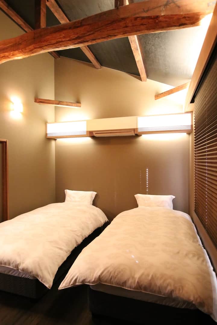 غرفة النوم في الطابق الثاني