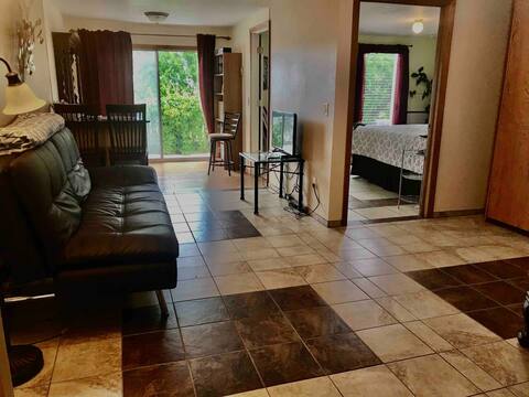 Insta-worthy Apt- Hottub & AC Slps-6