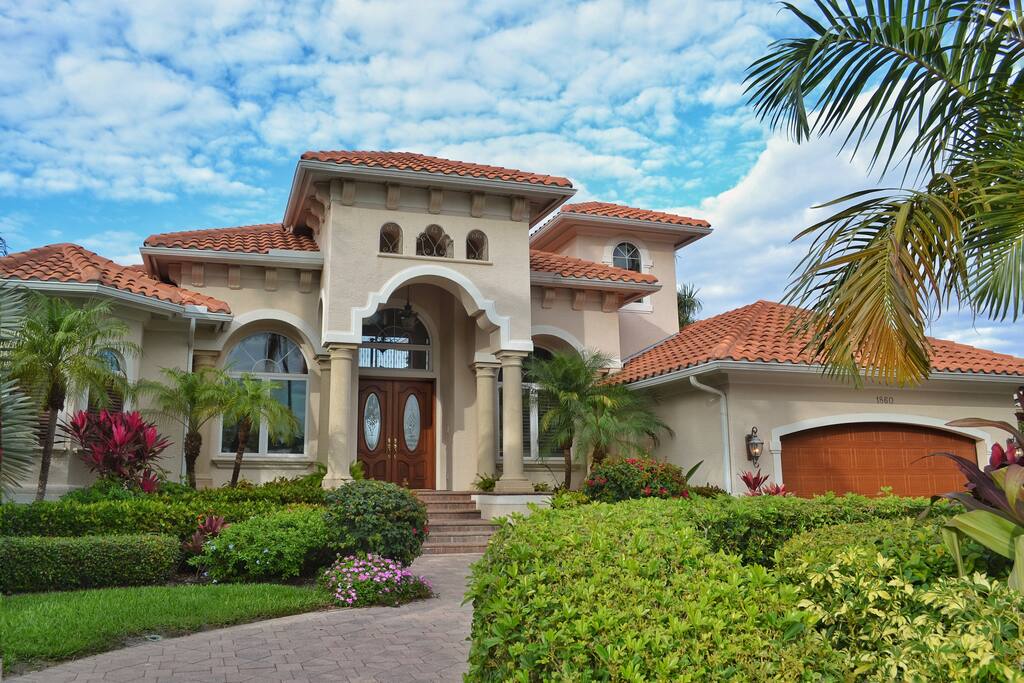 STUNNING WATERFRONT ESTATE IN NAPLES