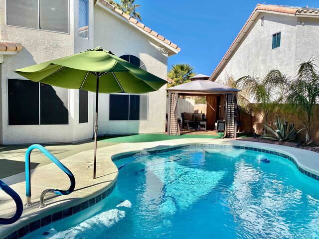 Elegant 5br Estate 6m 2 strip w pool & pool table