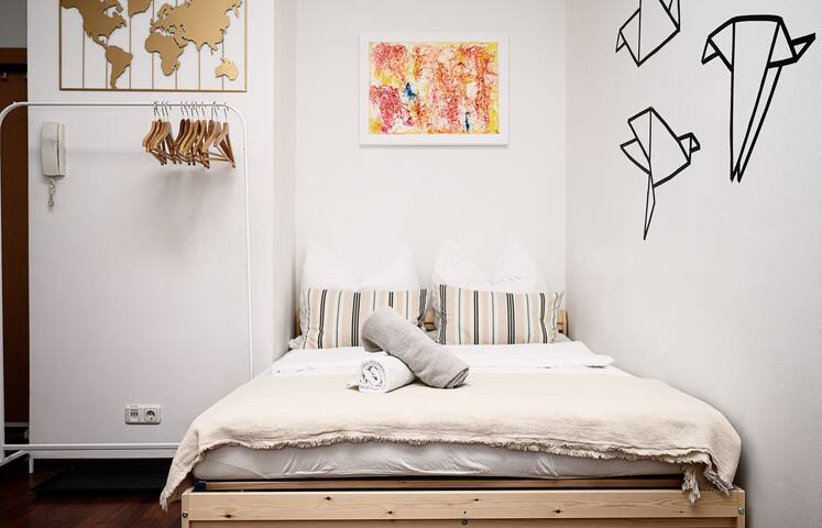 Sunny Suedplatz Apartment - Balcony, WiFi, NETFLIX