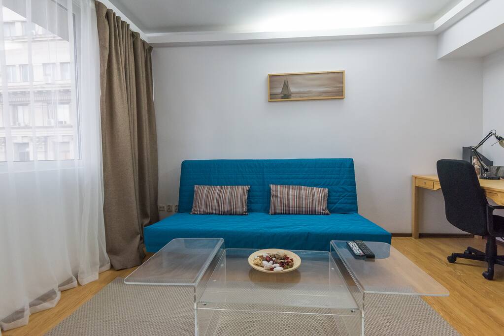 Living Room: extensible couch