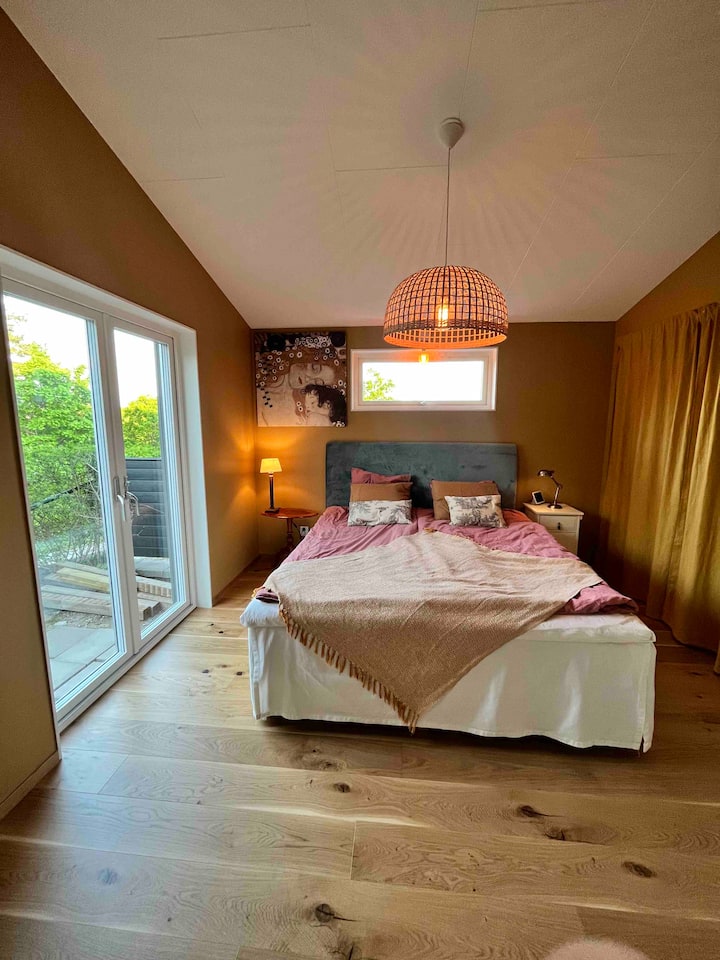 Საძინებელი 3, პირველი სართული, საწოლი 190x210 სმ 