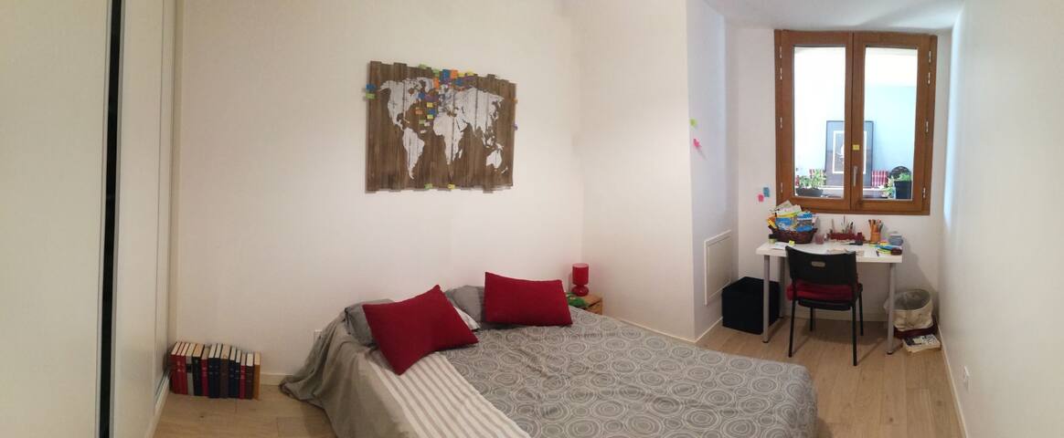 Private room: modern, chill & lovely apartment :)