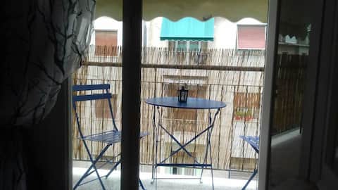Top performing Airbnb: Stylish Apartment in Central Athens in ΠΛΑΤΕΙΑ ΑΤΤΙΚΗΣ