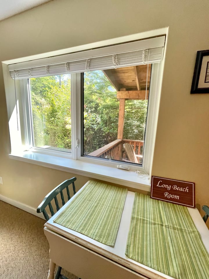 Rainforest Long Beach King Suite, Private Entrance - Ucluelet