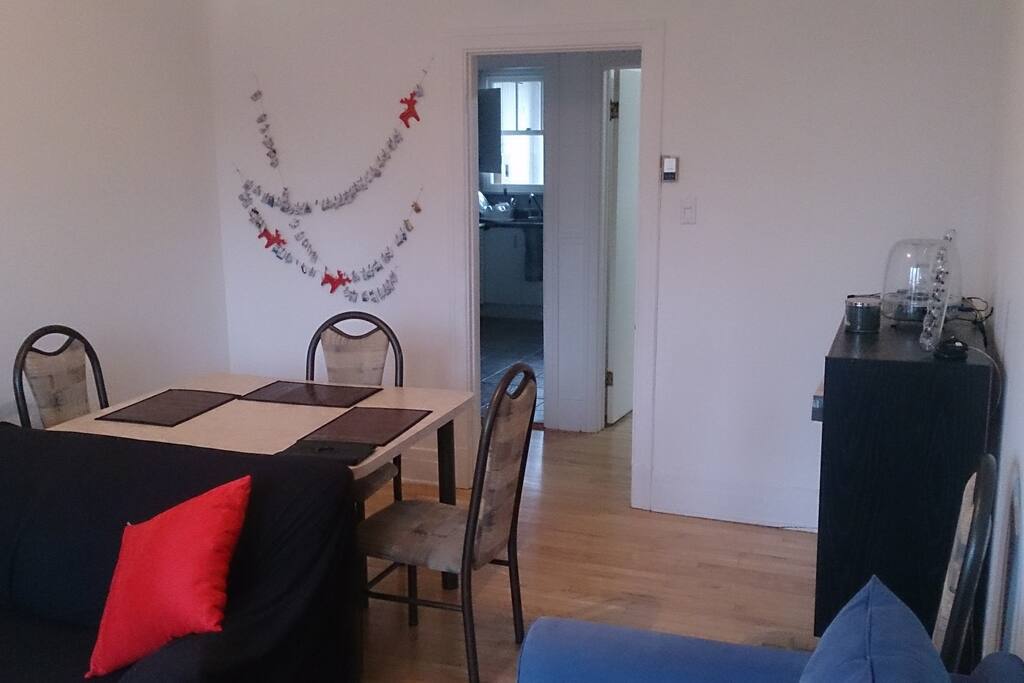https://fr.airbnb.ca/rooms/9996076?guests=4