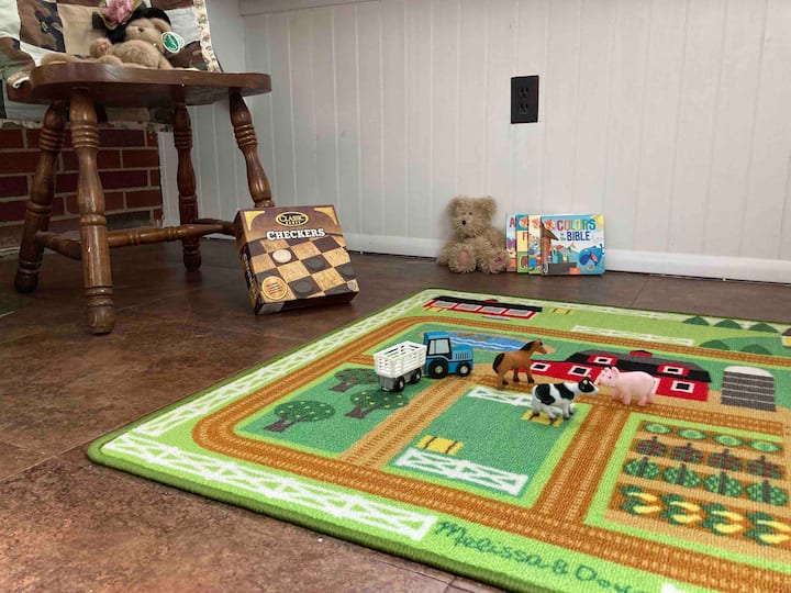 Част от стаята за игри