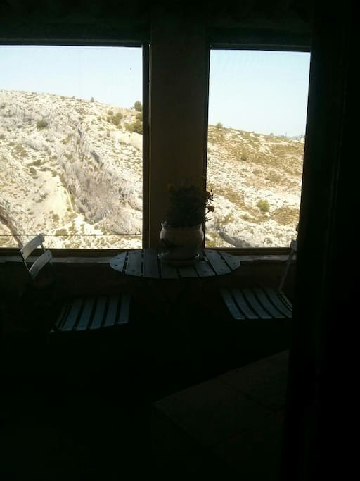 View of the hillside from the back of the House (upstairs). /La Vista de las Montanas desde el detras de la Casa