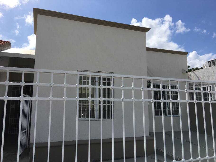 Casa de una sola planta, en residencial privado.