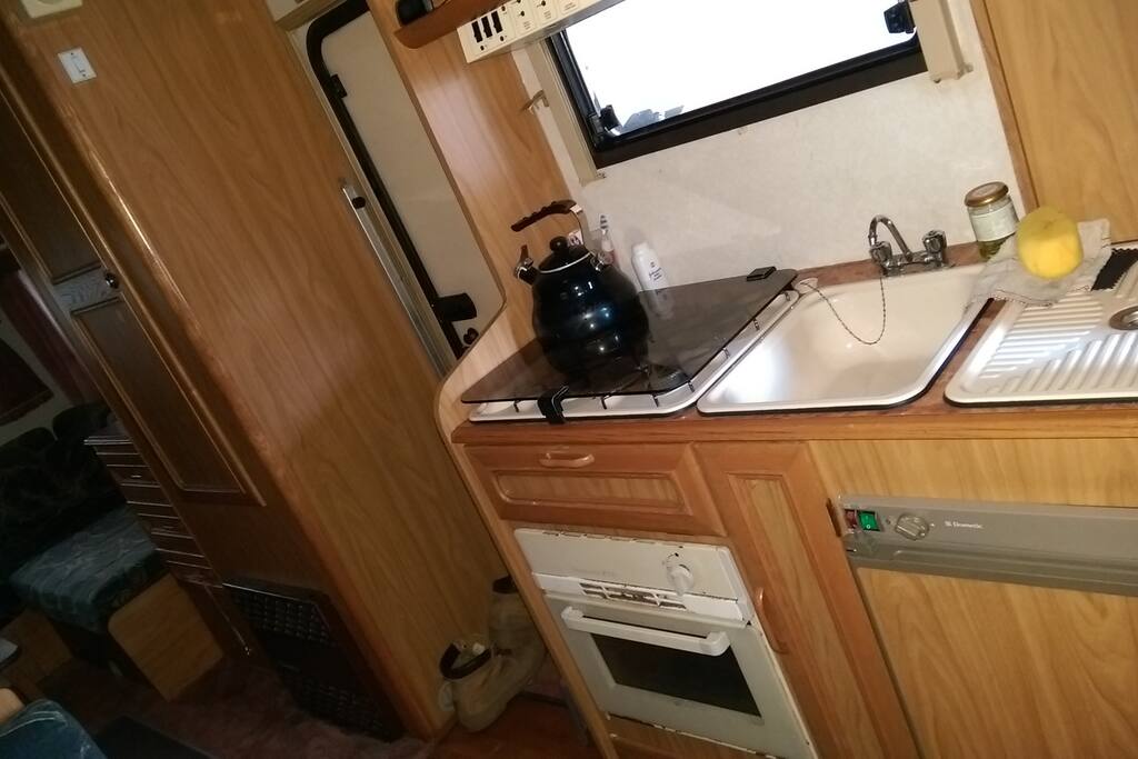 Gas hob & oven + Fridge & kettle