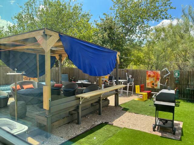 Cheerful 3-Bedroom home w free parking on promises gallery image 4