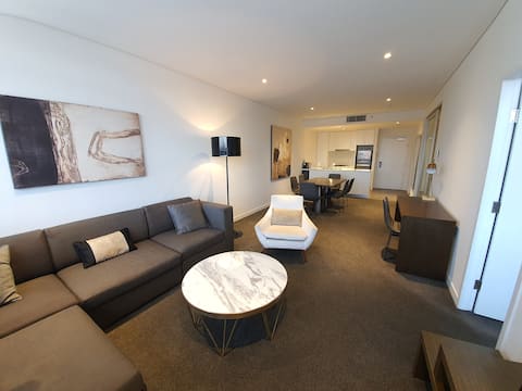 Top performing Airbnb: Entire Modern Apartment Chatswood w/ free parking in Chatswood