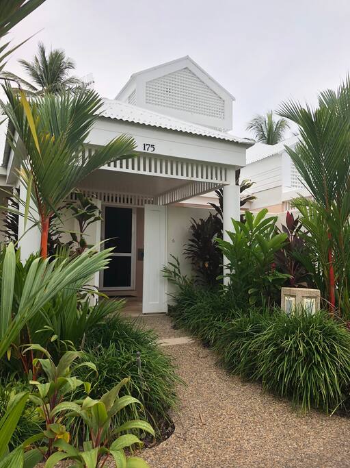 main entrance to villa 175