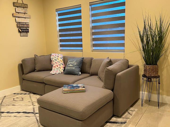 Cozy/stylish Town House In Downtown Rialto - Rialto, CA