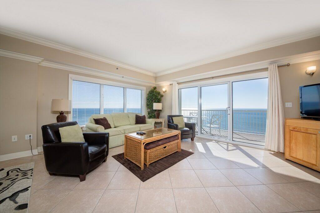 Beautiful Living room Views
