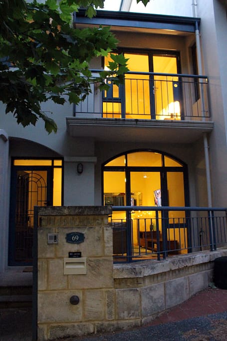 Townhouse charm of Henry Lawson Walk