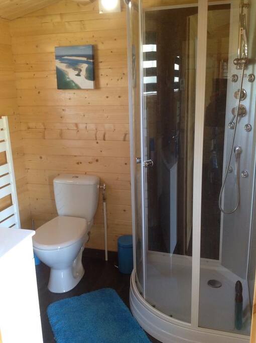 Salle et toilette privatives