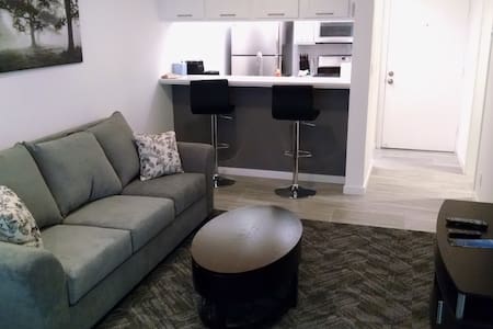 Quiet secure WeHo retreat