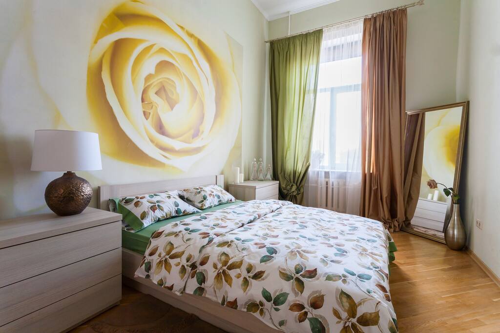 light and synny bedroom
светлая и солнечная спальня