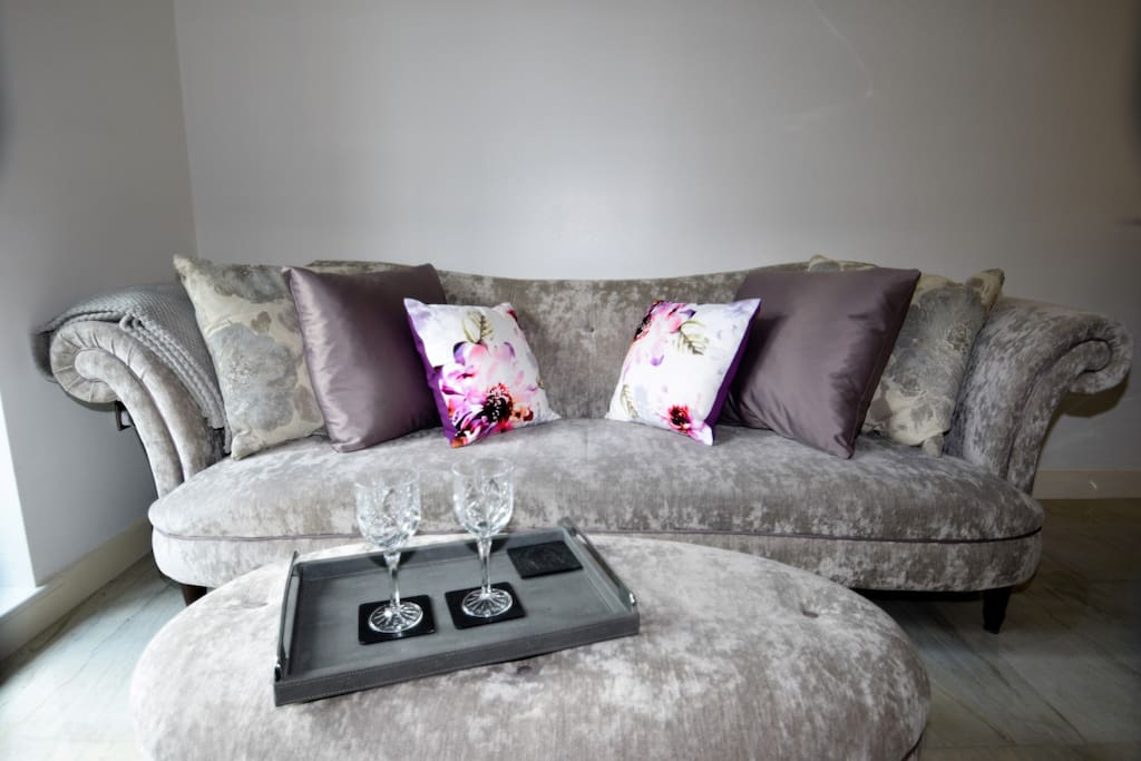 Snazzy settee