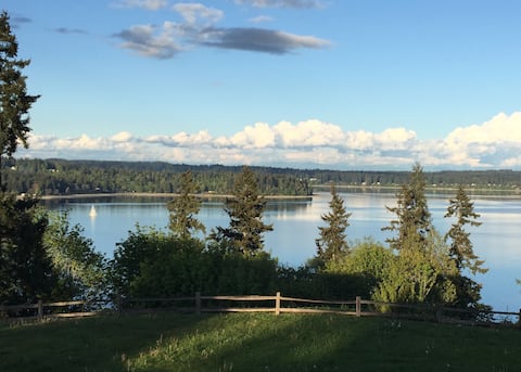 Beautiful Carriage House with Water View