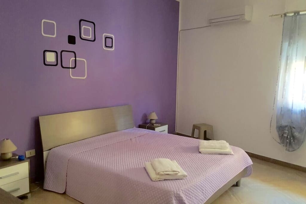 Camera da letto matrimoniale climatizzata lilla