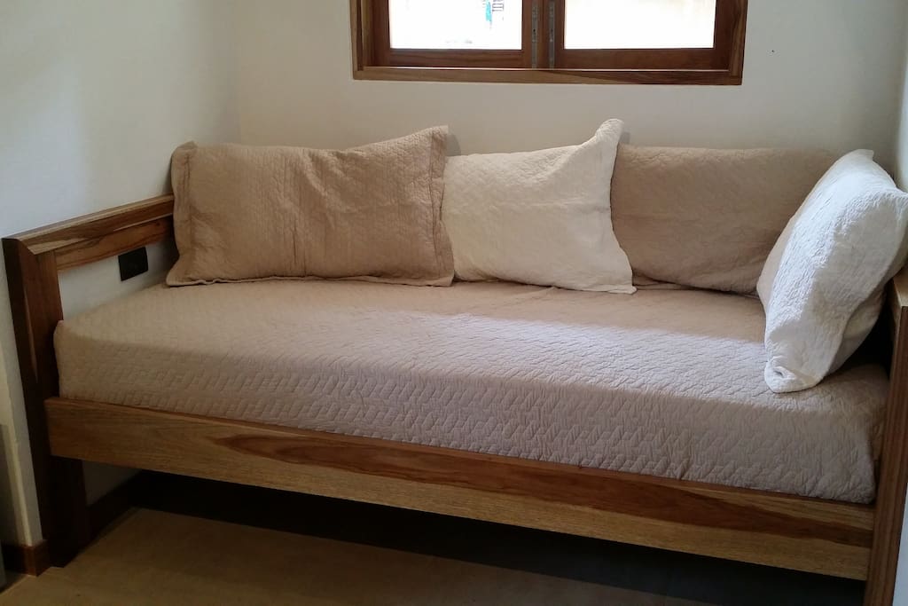 Le sofa/lit simple