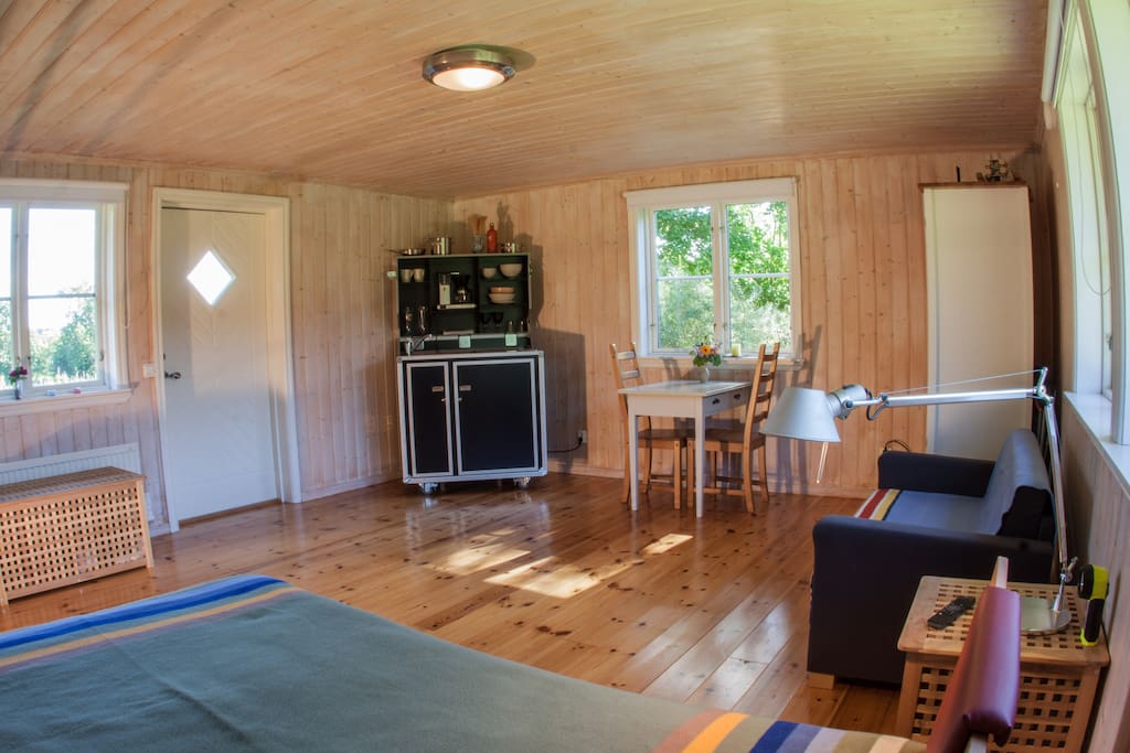 Main room with kitchenette