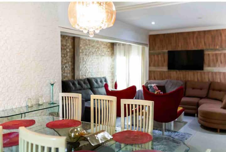 Прилежаща трапезария