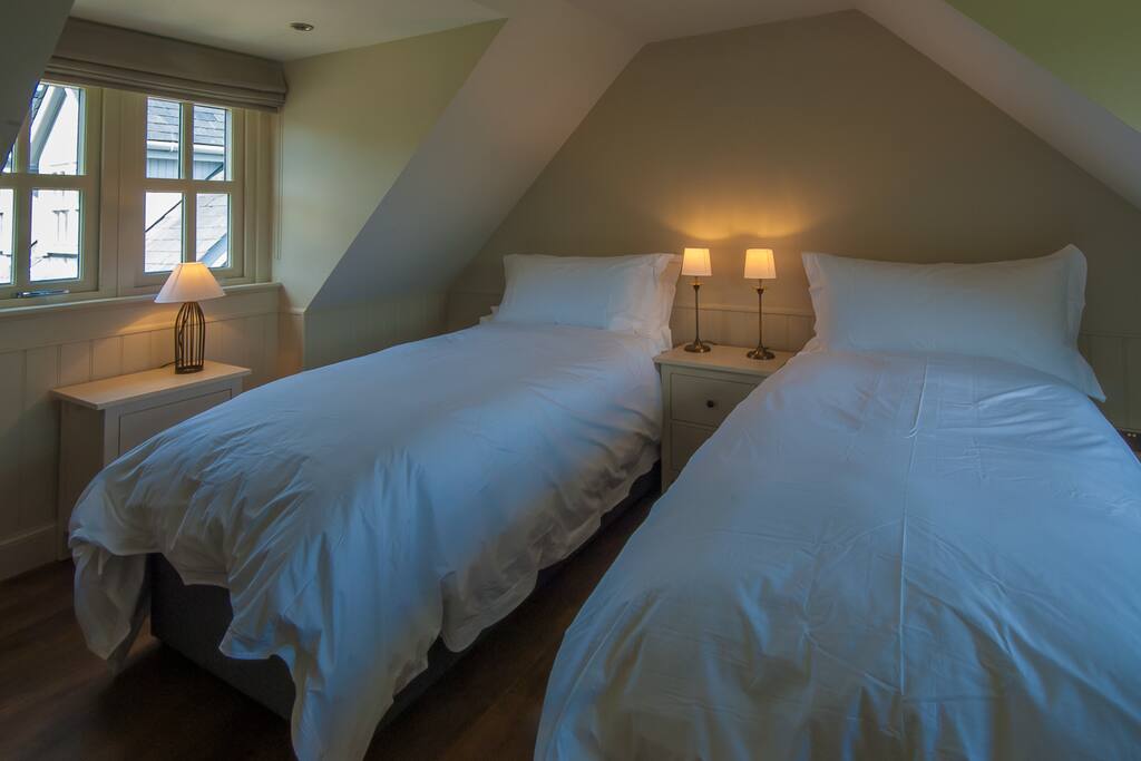 Twin upstairs room