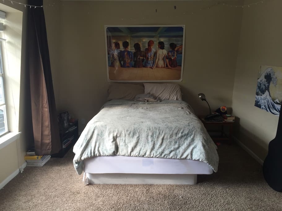 Queen sized bed. (Pink Floyd Poster)