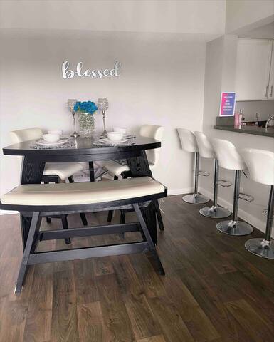 Lovely two bedroom 2 bath With balcony lake view. gallery image 4