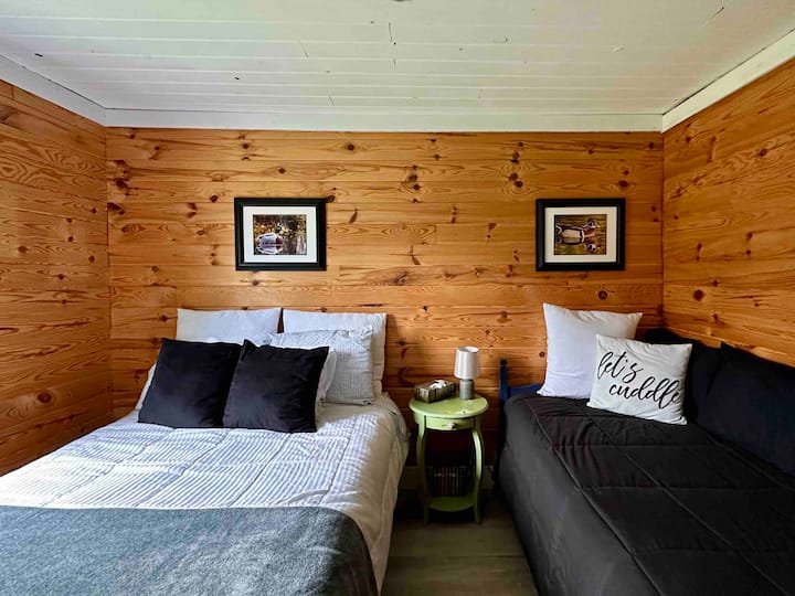 A tranquil mountaintop getaway in the wilderness of New Brunswick, Canada is the perfect place to rest. Our second bedroom has knotty pine walls, 1 comfy double bed, and 1 twin bed. A room ideal for our guests travelling with family or friends. 